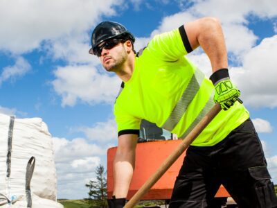 How does UV protective clothing work