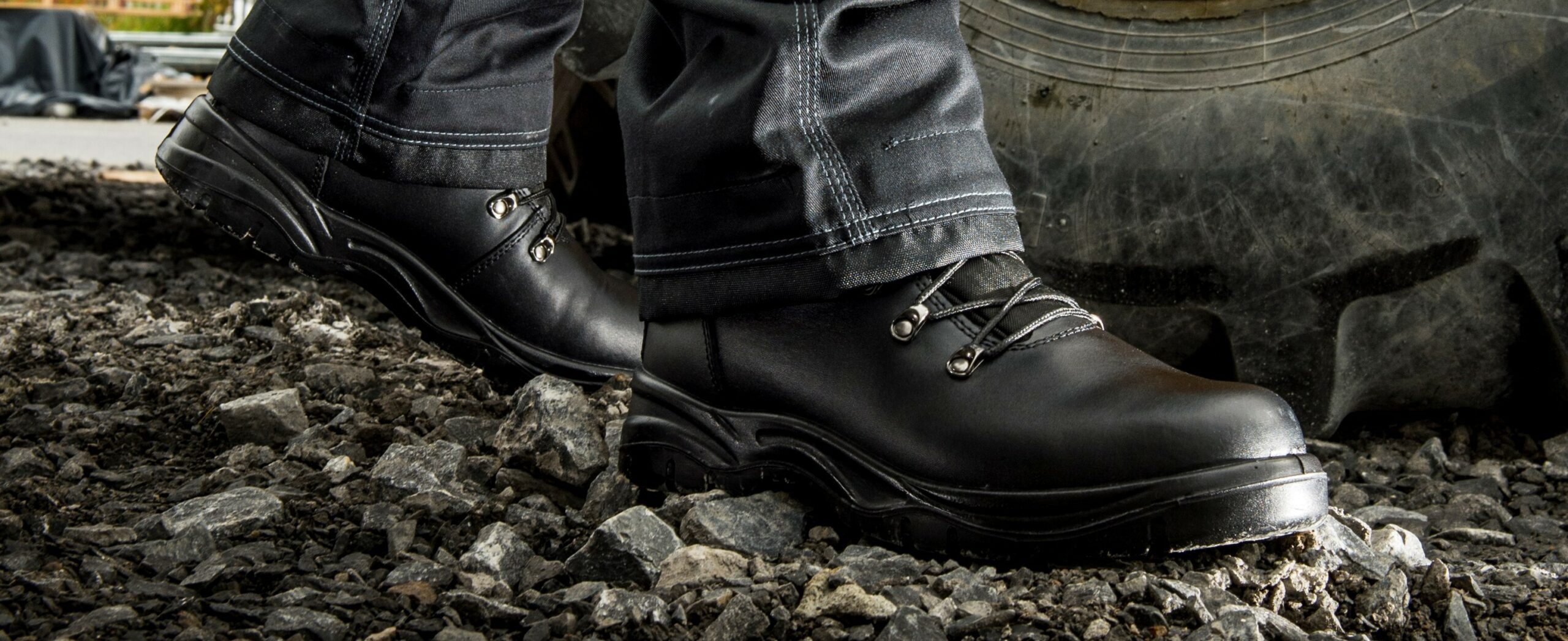 Advantages of Safety Footwear