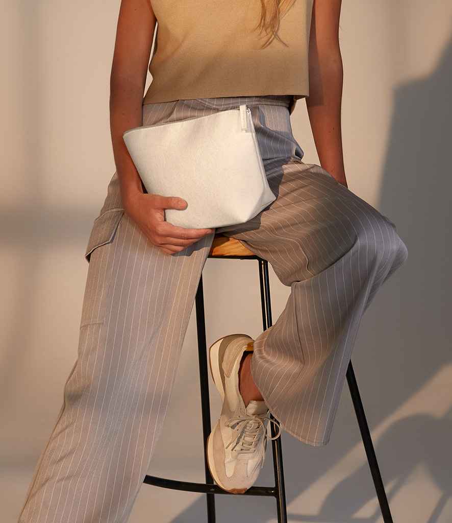 BG724 SFW MODEL 1